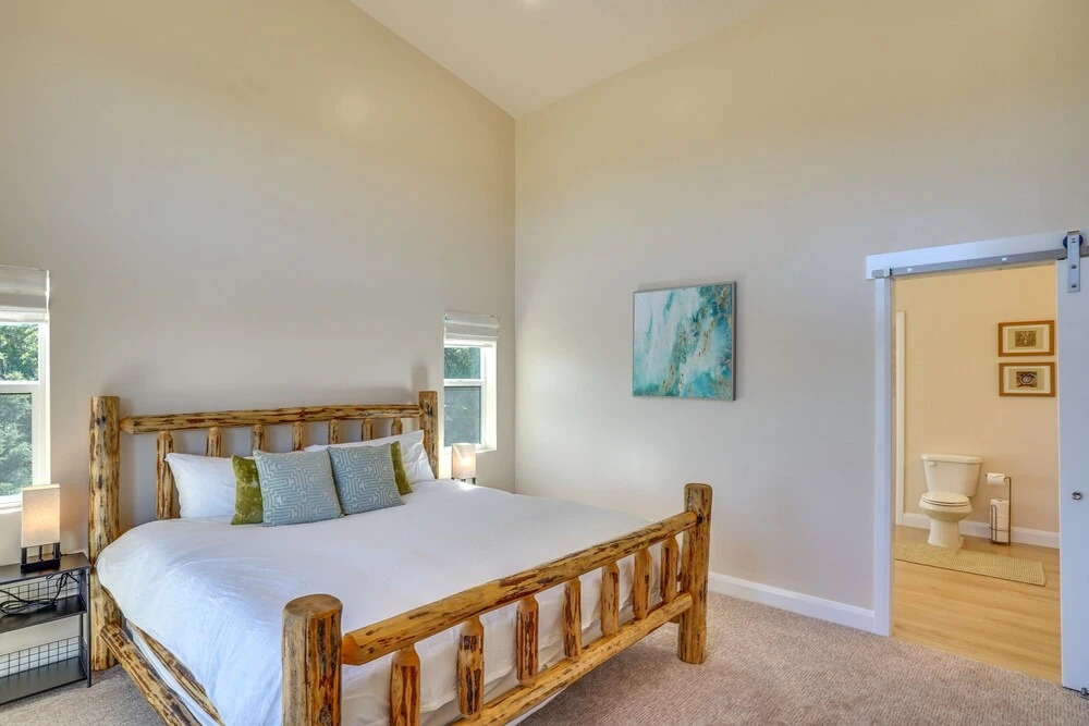 Newly Built, Modern Alton Cabin on 4 Acres!