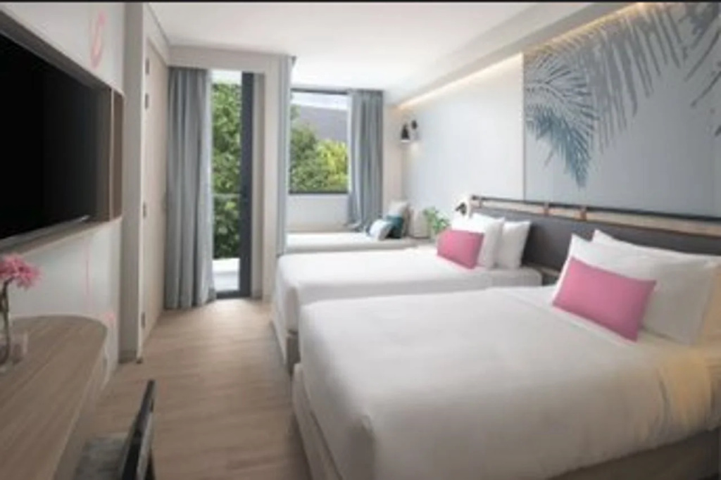Отель JonoX Phuket Karon Hotel