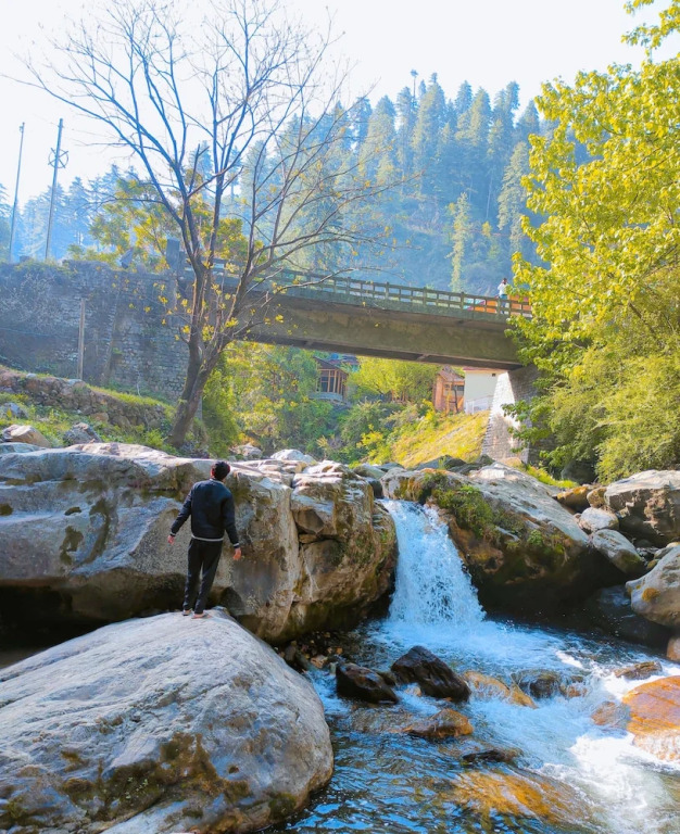 Madpackers Jibhi - Of Streamsides & Waterfalls