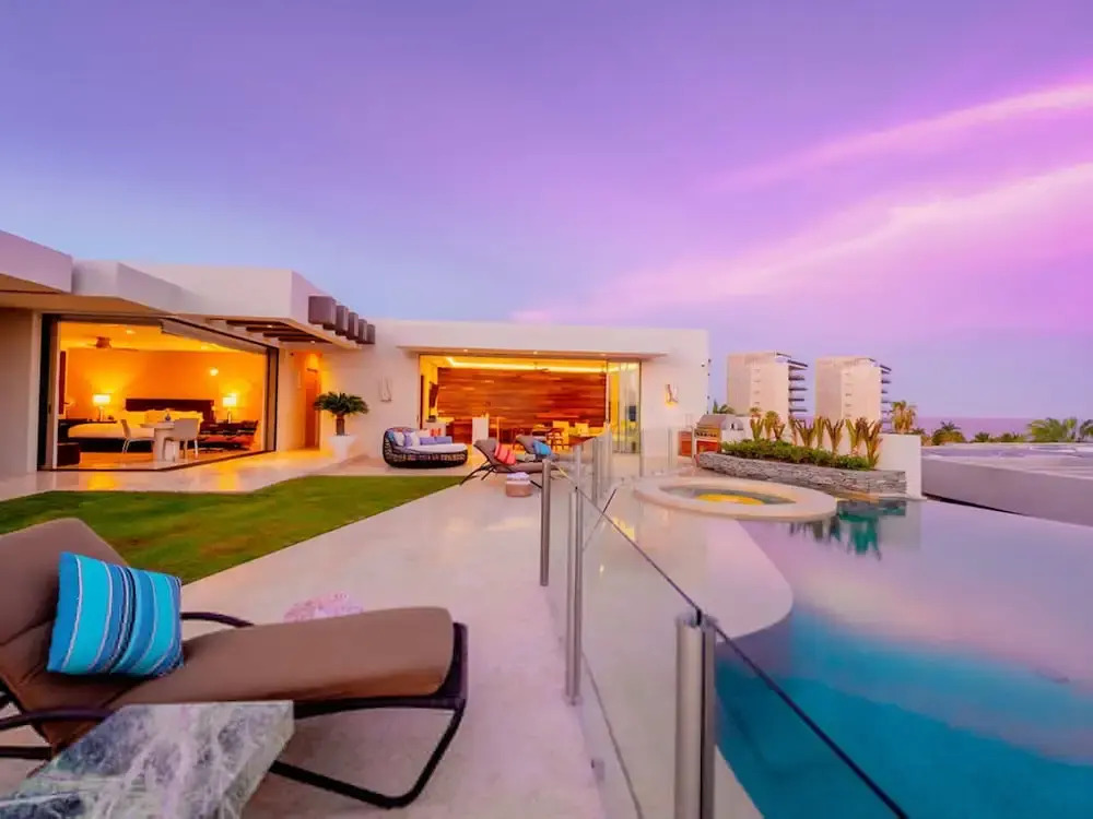 6 BR Huge Villa Steps To Beach Plus A Pool House
