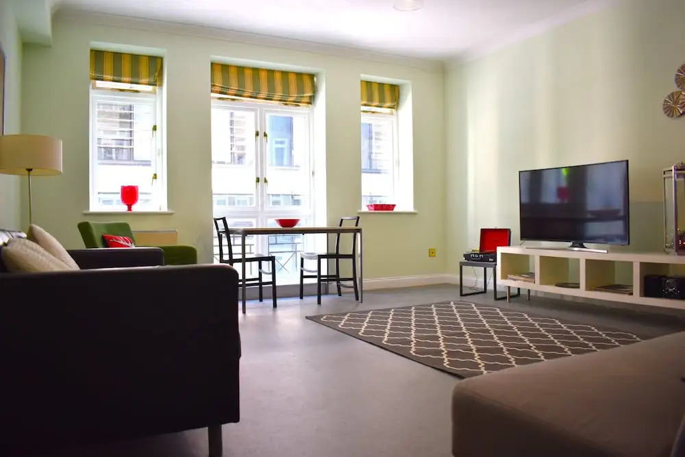Central London Spacious 1 Bedroom Flat