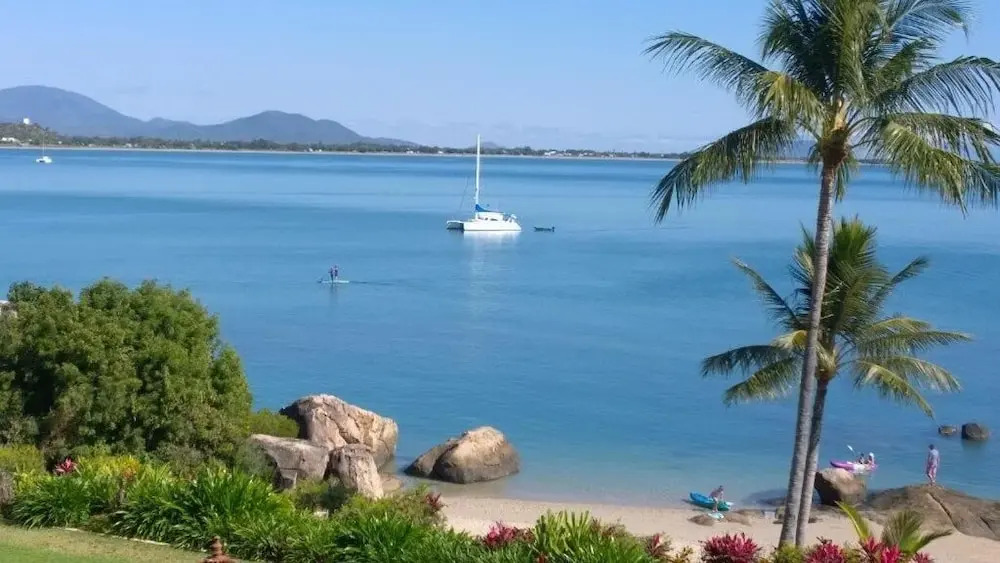 Coral Cove Apartments - Absolute Beachfront Resort Bowen