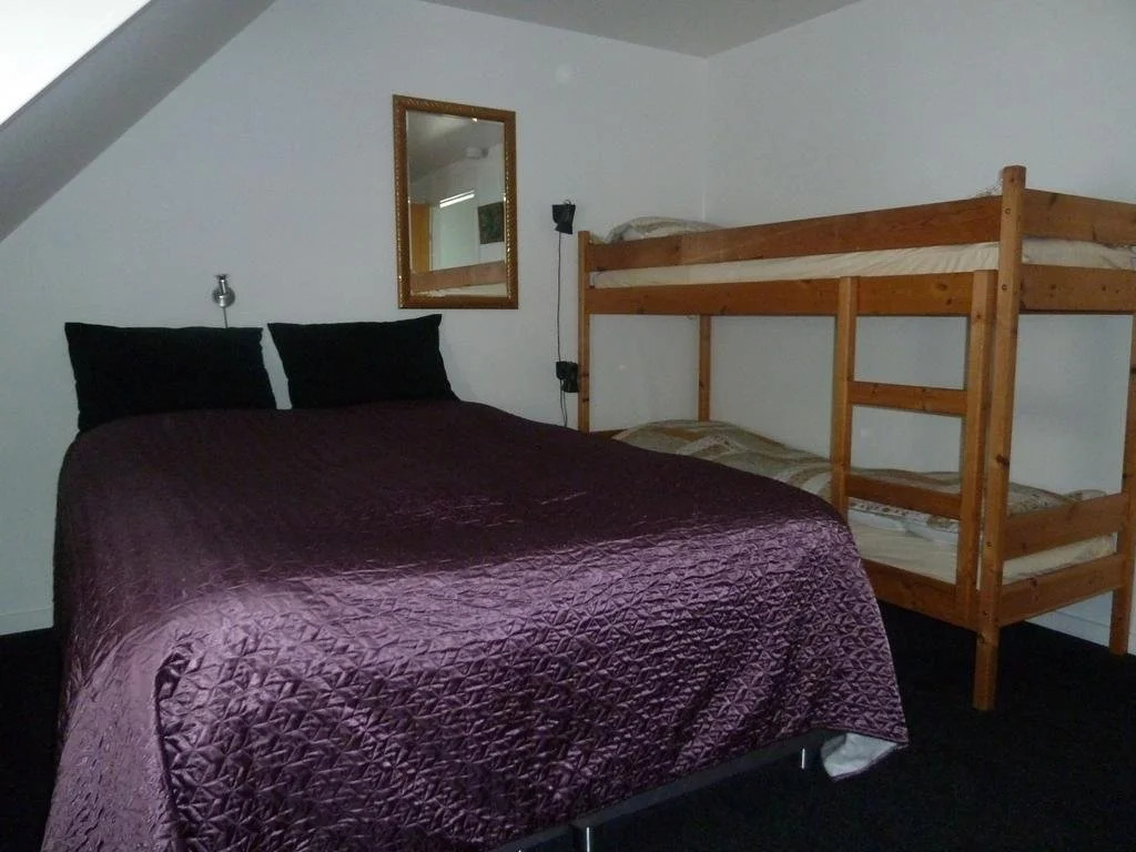 Give Bed & Breakfast