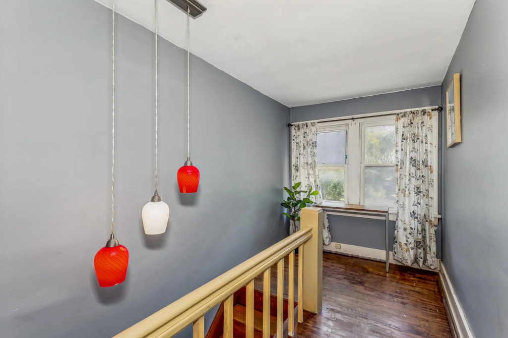 Cute, Cozy and Cheerful 3 Bedroom House!