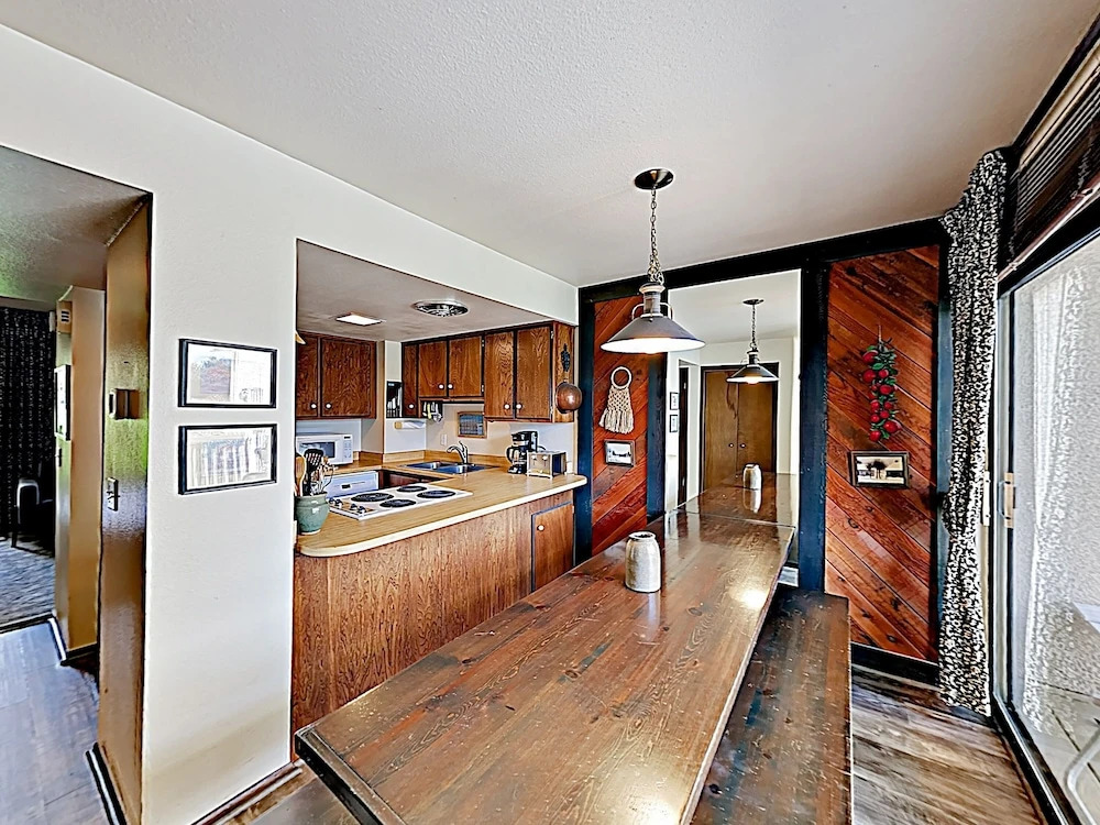 New Listing! Peaceful Villa W/ Loft & 2 Balconies Condo
