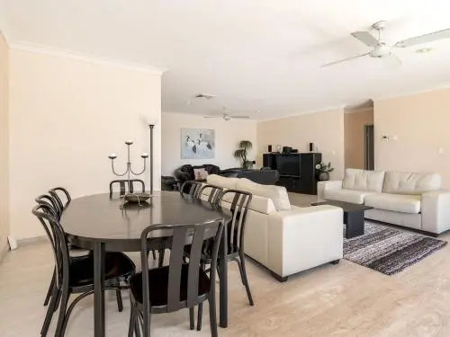 Lakeshore Apartments - Unit 5