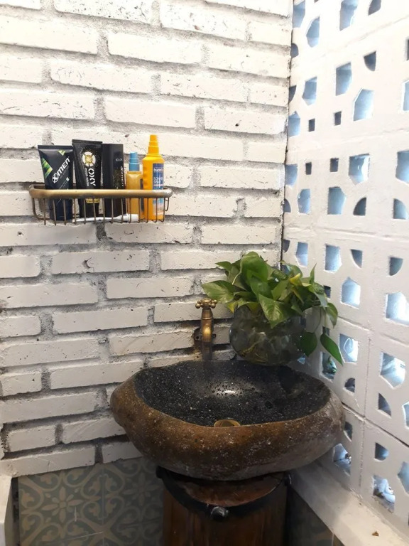 Phuong Van Hotel