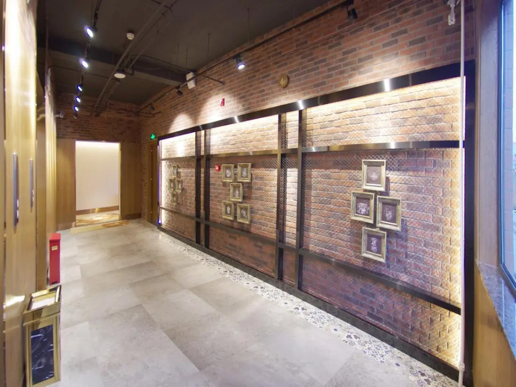James Joyce Coffetel (Beijing South Railway Station, Fangzhuang Puhuangyu Metro Station)