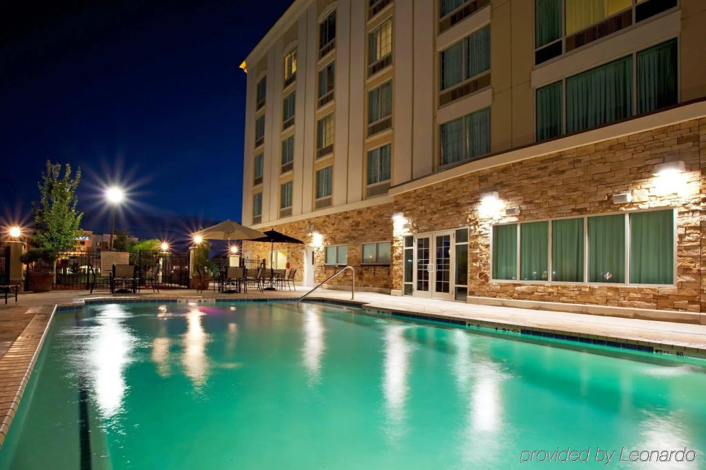 Holiday Inn Express & Suites Columbus at Northlake by IHG