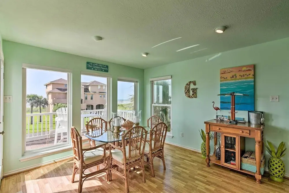 1 Block to Beach: Family Getaway in Galveston