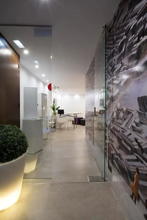 GLOBETROTTER HOSTEL, by Albany