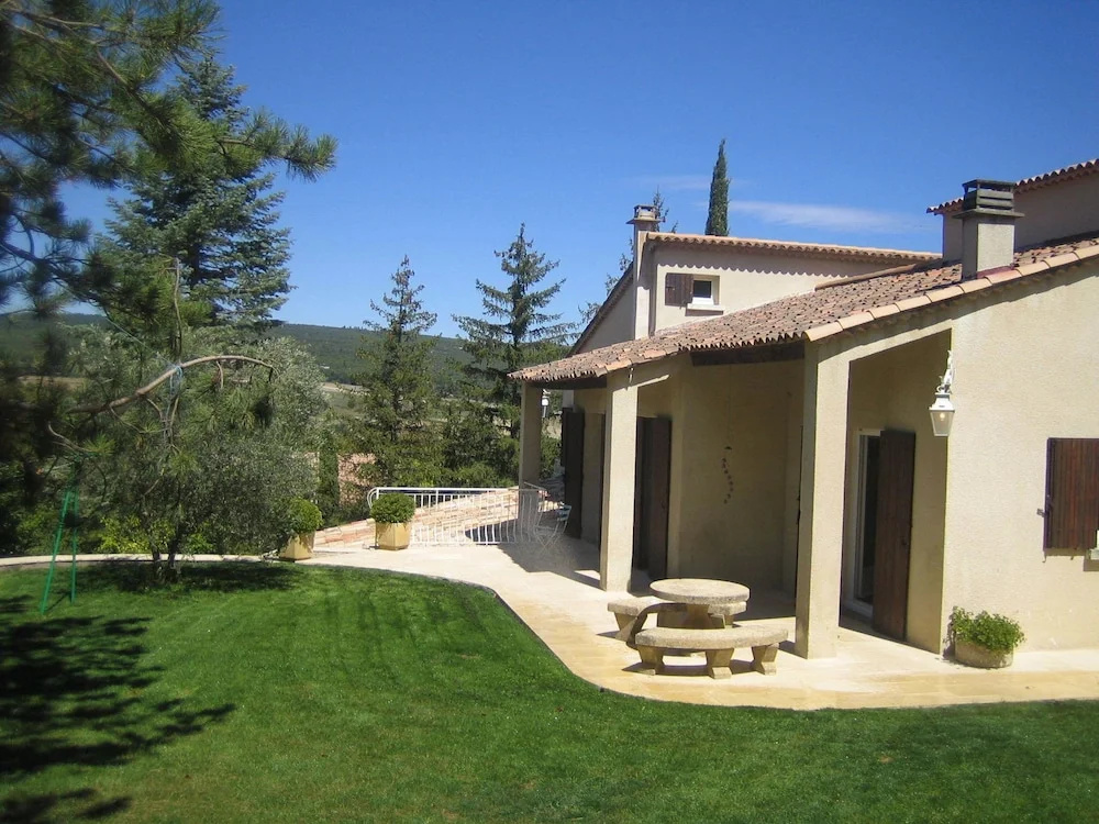 Attractive Holiday Home in C reste with Pool