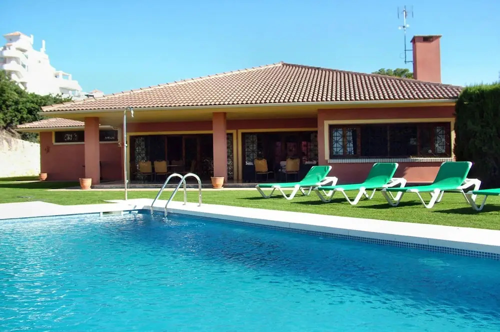 Holiday villa with 5 BR + guest apartment, swimming pool, Casino, Puerto Banus