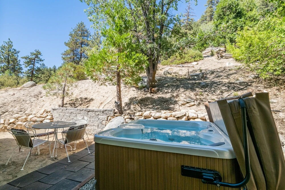 Moonlight Shores Lakefront - 2br/1ba/ Beautiful Lakefront Cabin/smart Tvs/hot Tub/wifi 2 Bedroom Cabin