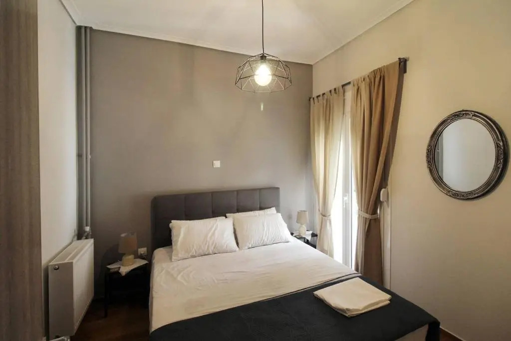 Luxury flat in Hilton, central Athens, 3' metro, VFM!