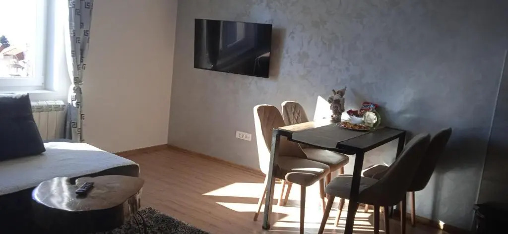 Iznad oblaka A3 kod Kraljevih čardaka Vikend naselje bb