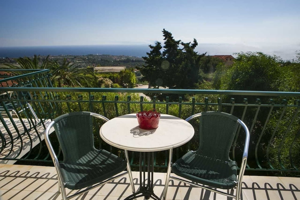 Irena Studios & Apartments