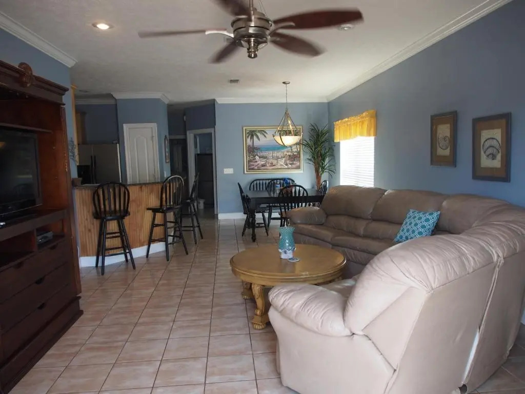 Large Beach House with Great Oceanviews, Game Room, Swimming pool