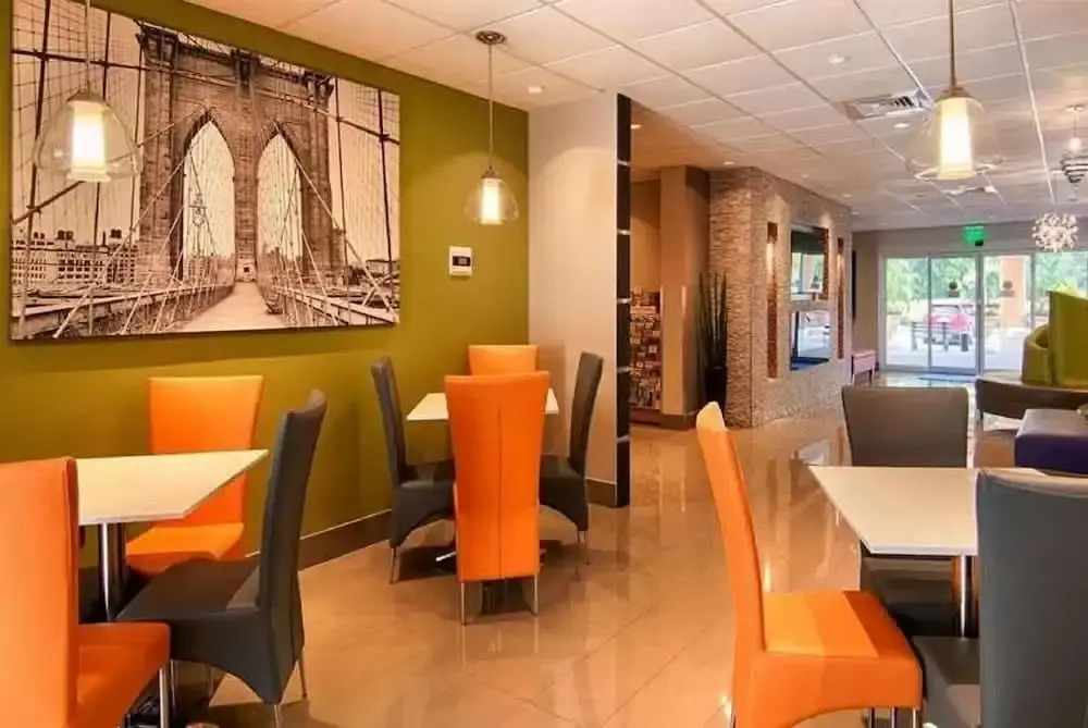 Days Inn & Suites by Wyndham Bonita Springs North Naples