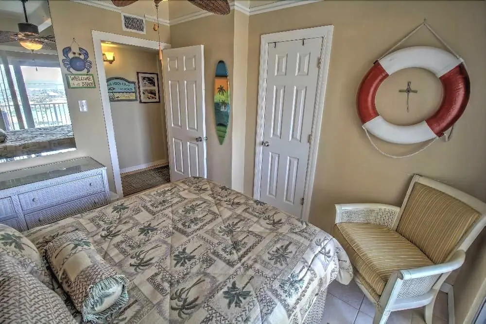 Aquarius 907 Minium 2 Bedroom Condo by RedAwning
