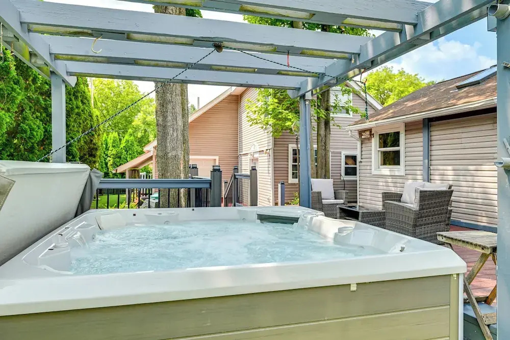 Saratoga Springs Home w/ Hot Tub: Walk to Downtown
