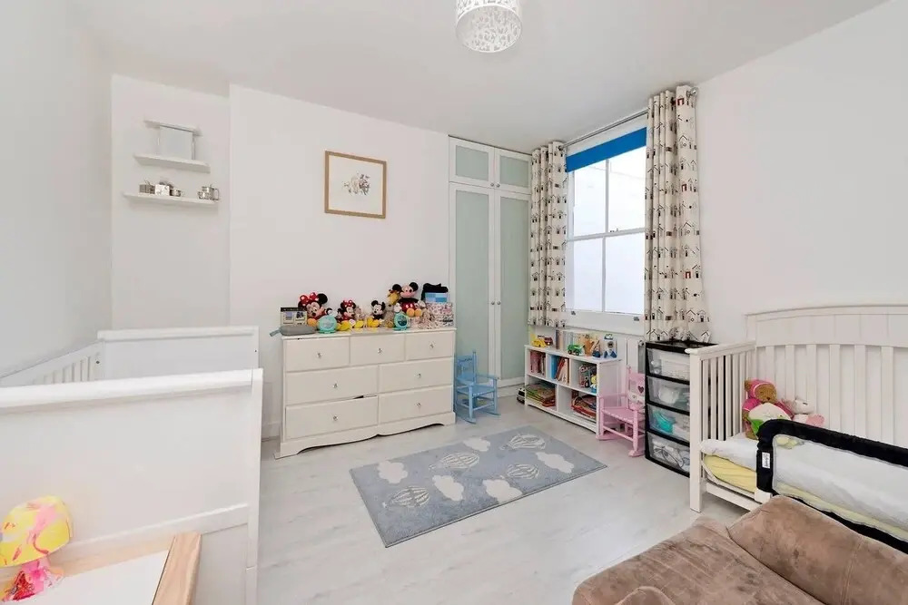 Bright & Spacious 5 Bed House in Charming Putney
