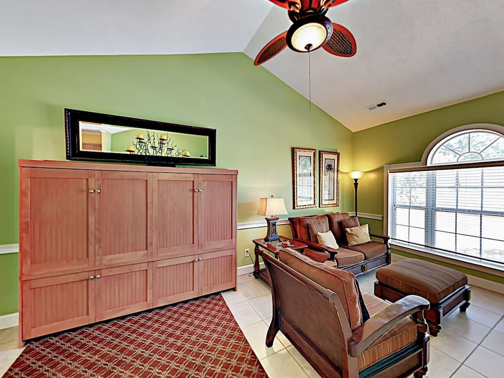Classy Unit #302 - 1 Br Condo