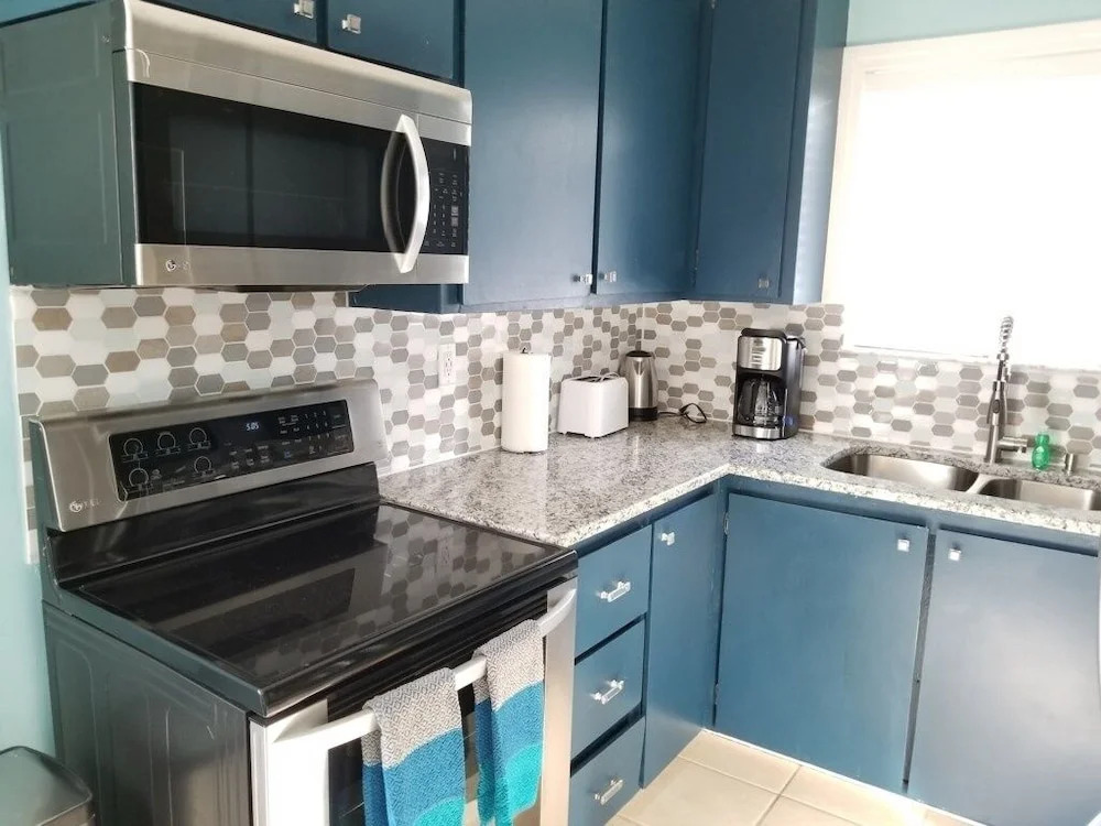 206 10 St- All 2 Bedroom Home by RedAwning