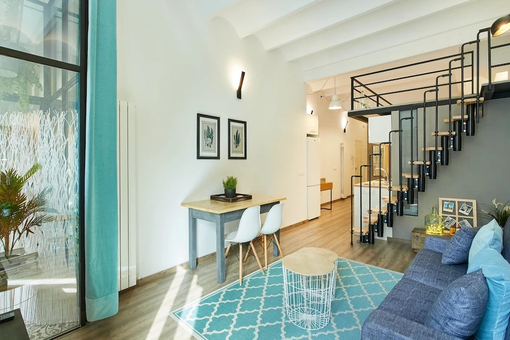 Urban District Apartments - Barcelona Smart Vintage Lofts and Apartments