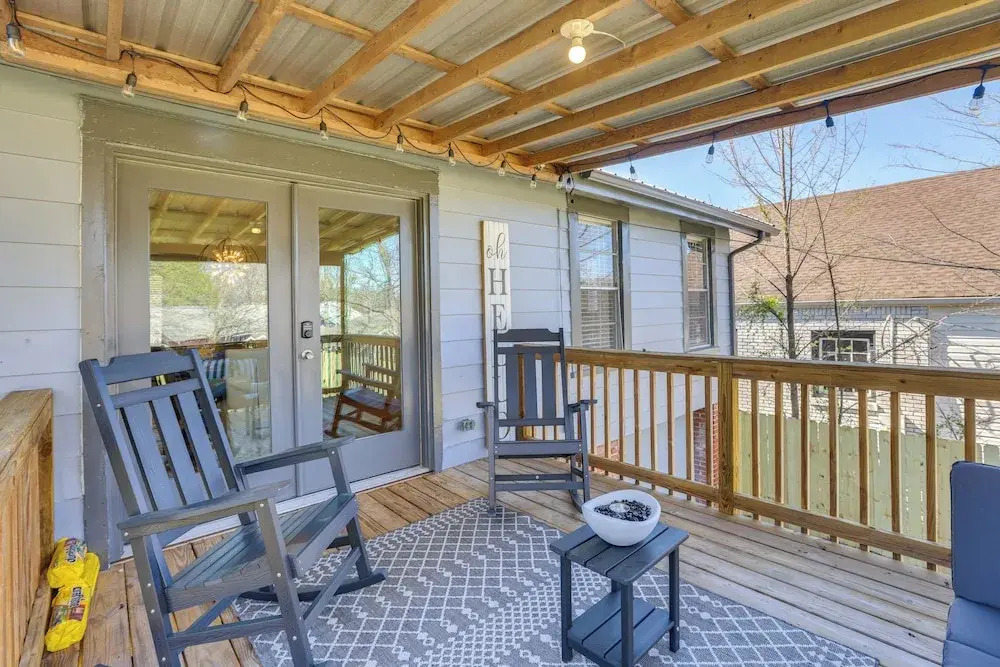 Walk to Amphitheater & Stadium: Home w/ Deck!