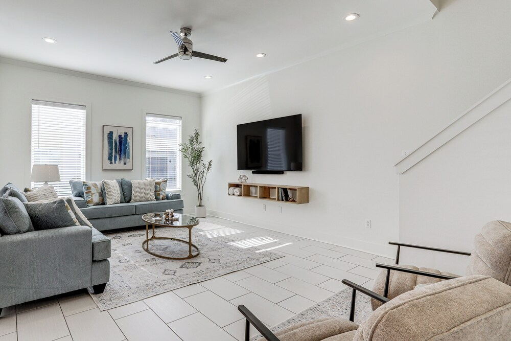 Modern 3BR Retreat - Near Bluebonnet & Hospitals