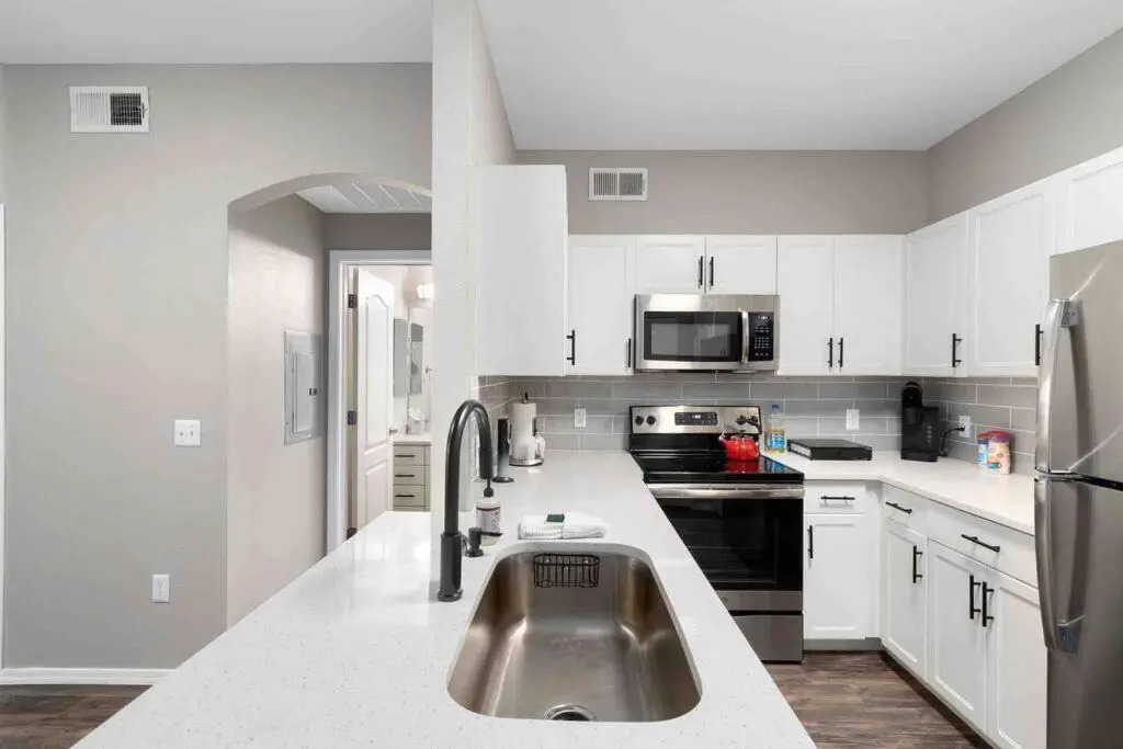 Modern 1BR Apt Located In The Heart of Scottsdale