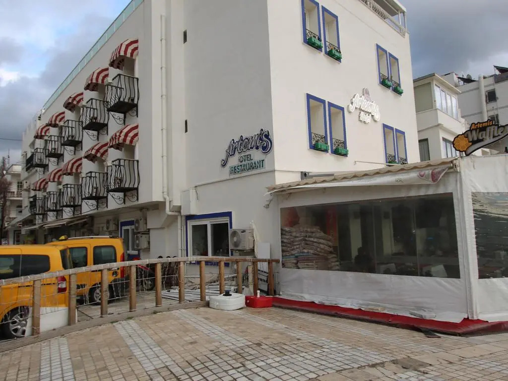 Artemis Hotel