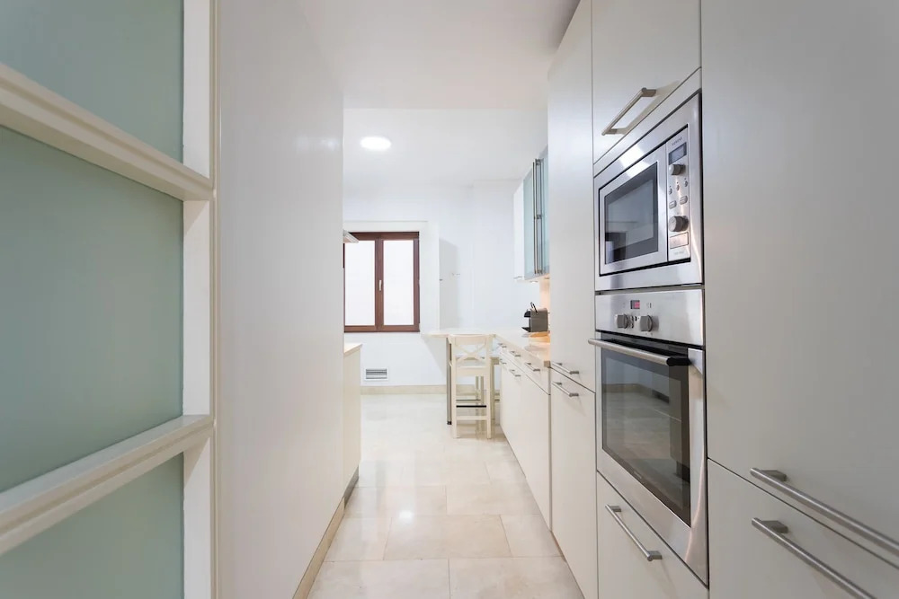 Chiado Modern Three-Bedroom Apartment - by LU Holidays
