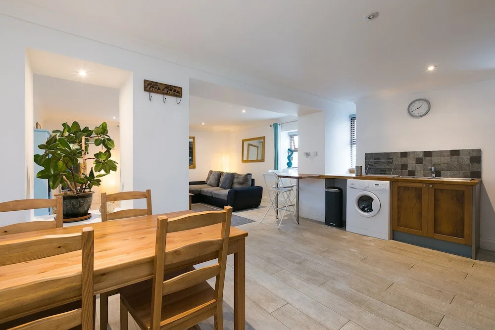 Ark Flats Apartment