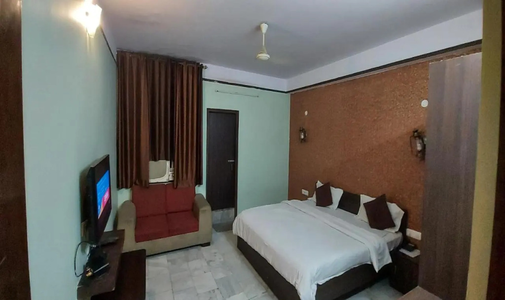 OYO 10755 Hotel Anand Palace