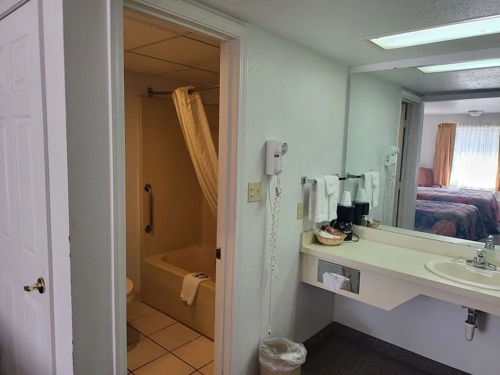 Blue Ribbon Inn and Suites