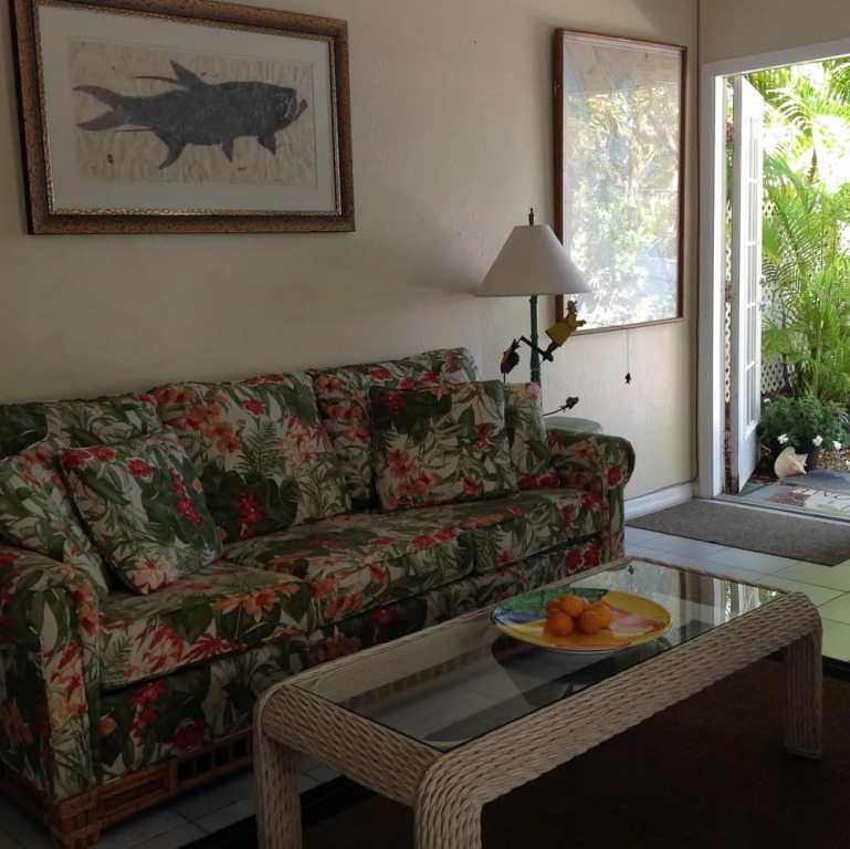 Tarpon Tale Inn