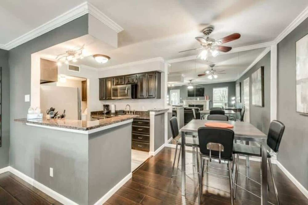 1BD Condo Pool South Irving I40