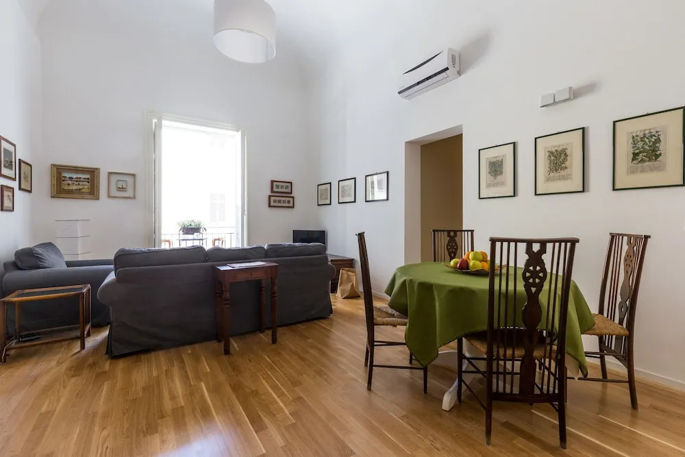 Elegante e Moderno Appartamento al Politeama