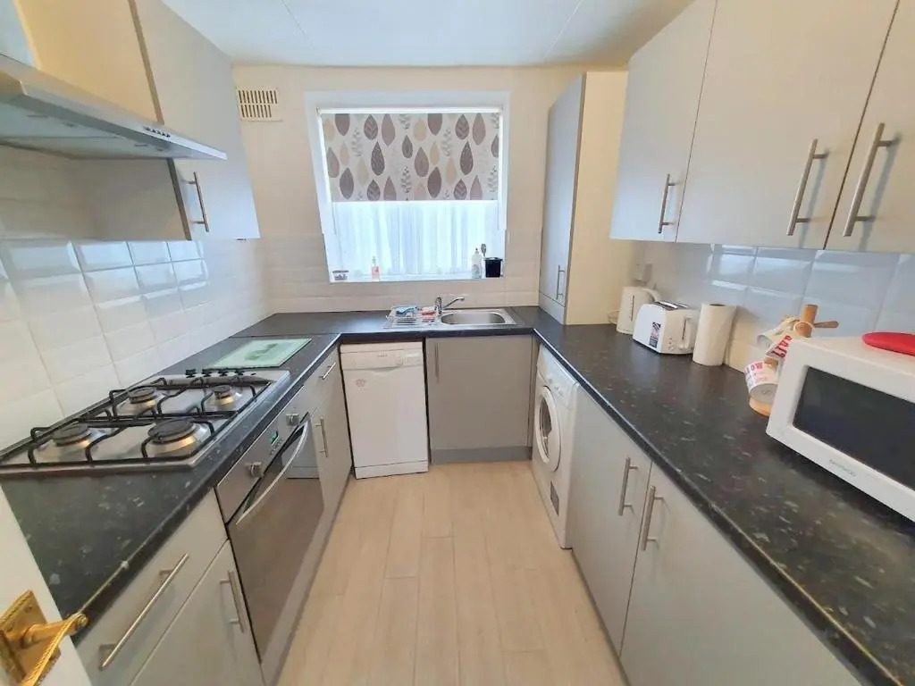 Wentworth Apartment with 2 bedrooms, Superfast Wi-Fi and private parking