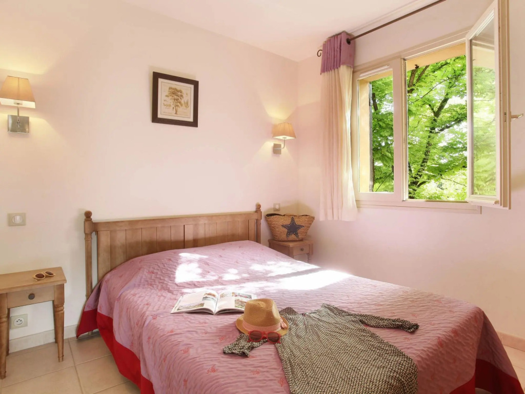 Apartment in Bonnieux Near Lavender Fields
