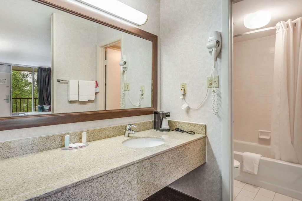 Economy Inn