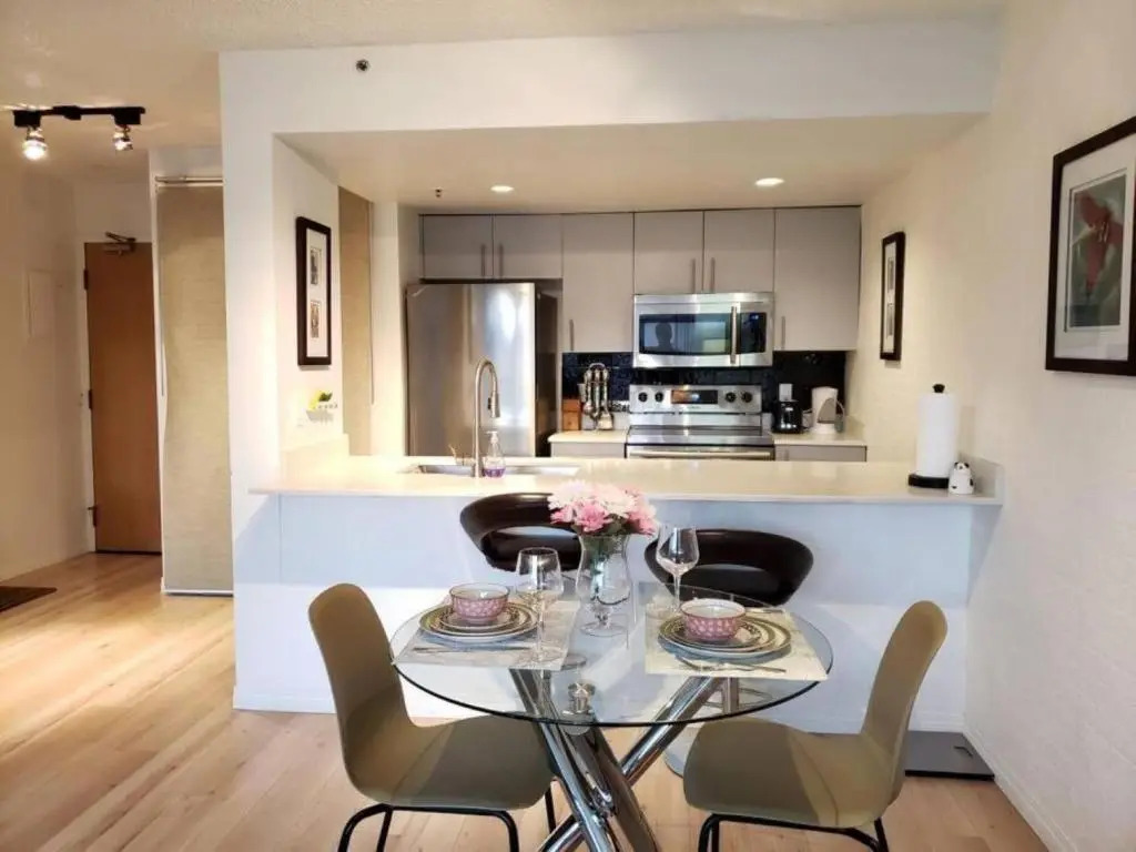 Perfect Upscale Location, Cozy 1 bdrm Unit