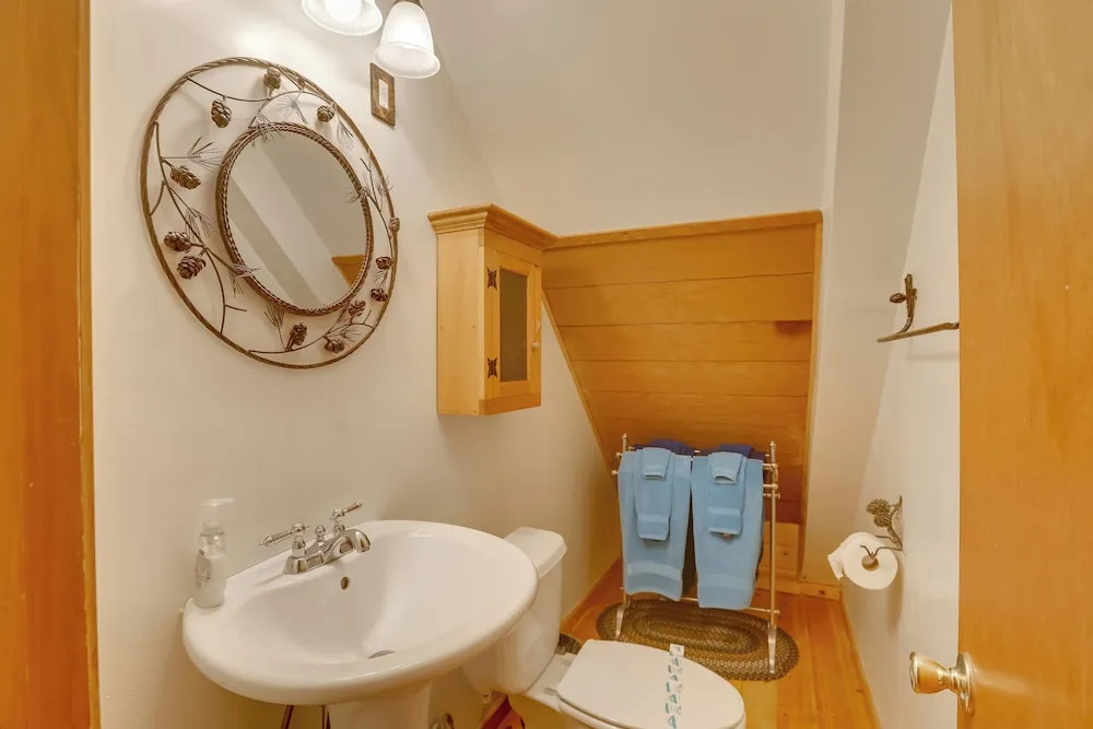 Authentic Log Cabin w/ Hot Tub in South Lake Tahoe