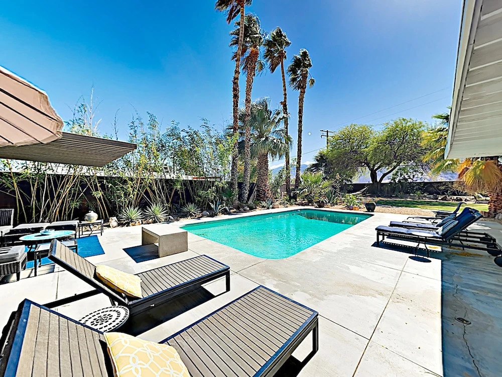 3BR 2BA Jack LaLanne House by RedAwning