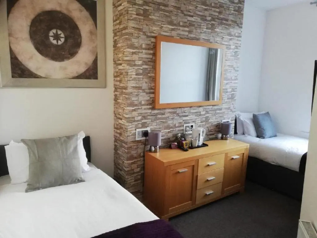 Hotel 33