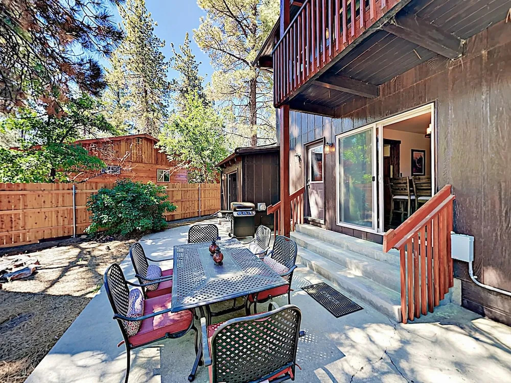 Eagle Point W/ Hot Tub - Steps To Lake! 5 Bedroom Cabin