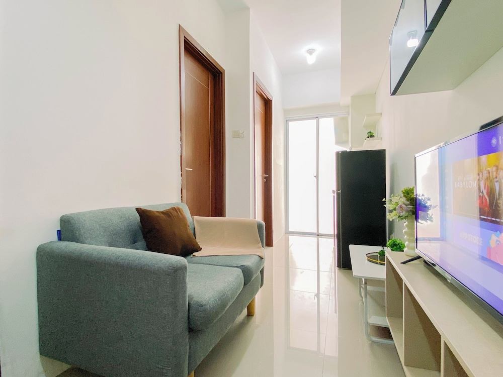 Comfortable And Homey 2Br Apartement At Vittoria Residence