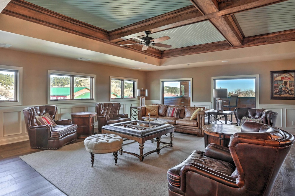 Main Street Strugis Apt w/ High-end Features